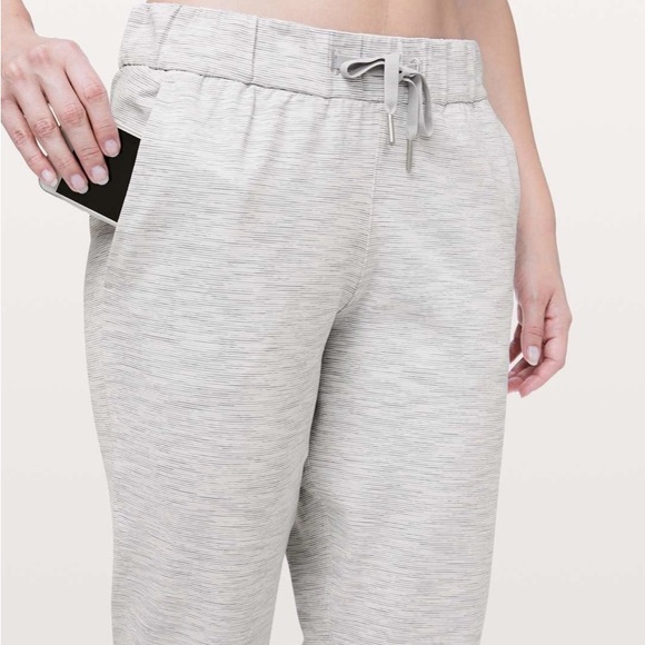 Lululemon On-the-fly Pants 12 - Picture 2 of 8